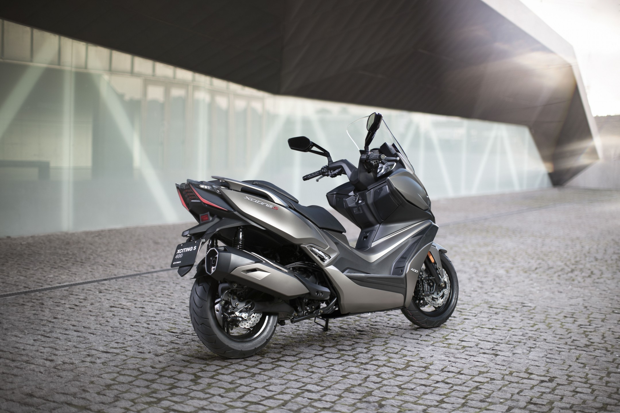 Xciting S 400, en marrón. KYMCO España