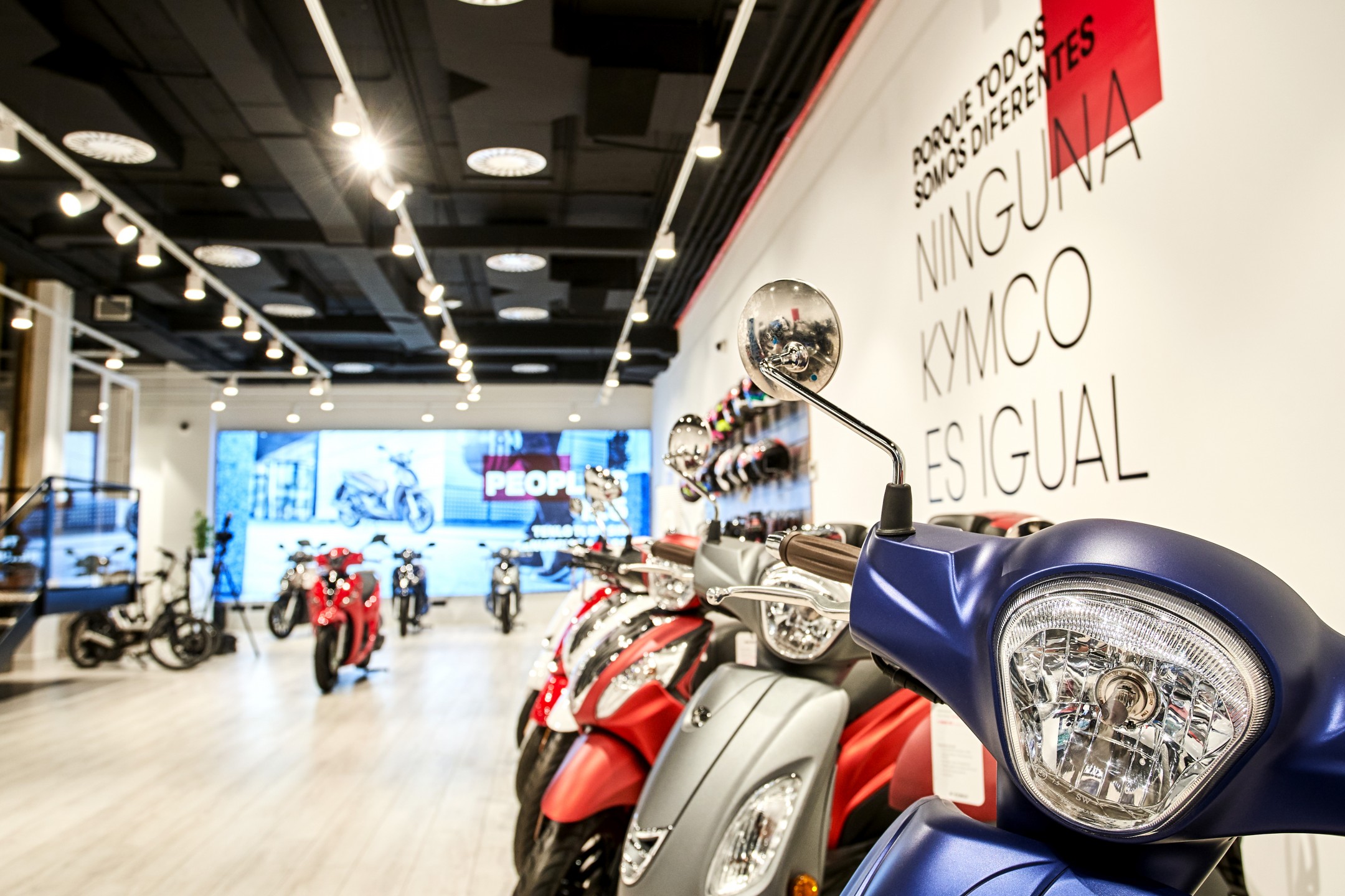 En KYMCO Madrid (c/ Príncipe de Vergara, 37) expone toda la gama KYMCO disponible, pensada para todos lo públicos y necesidades. KYMCO España