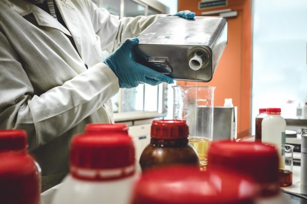 No todos los aceites sirven para un scooter: así es WORKS, el lubricante oficial de KYMCO