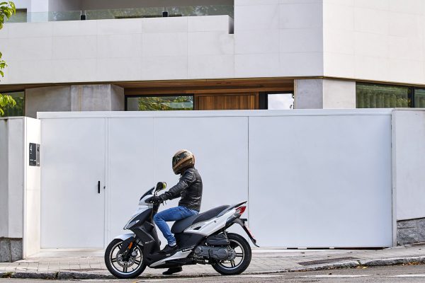 El scooter de 45 km/h vuelve a las ciudades