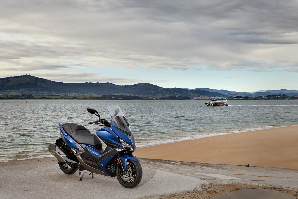 Santander, Playa de los Peligros. Ciudad acogedora, elegante y con un encanto especial. Destino turístico de la nobleza del s. XIX. Paz y calma. El paseo por la bahía, espectacular; las vistas al Mar Cantábrico, impresionantes.