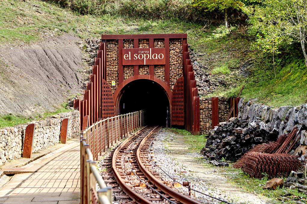 El Soplao. Un tren minero conduce a la cueva, un recorrido sobrecogedor.