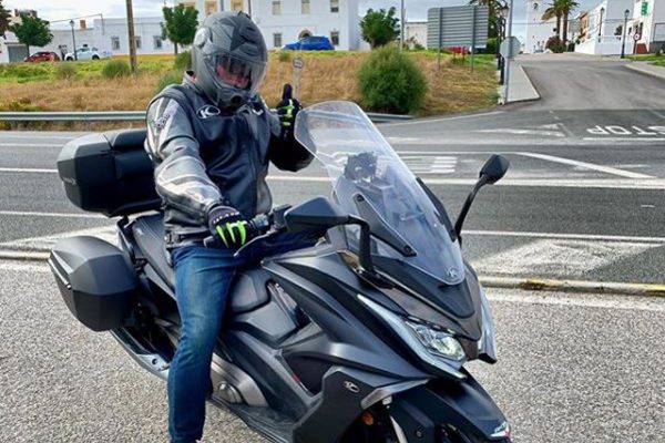 El fan número uno mundial de AK 550 tiene 51 años y vive en Gibraltar: «KYMCO me da la vida»