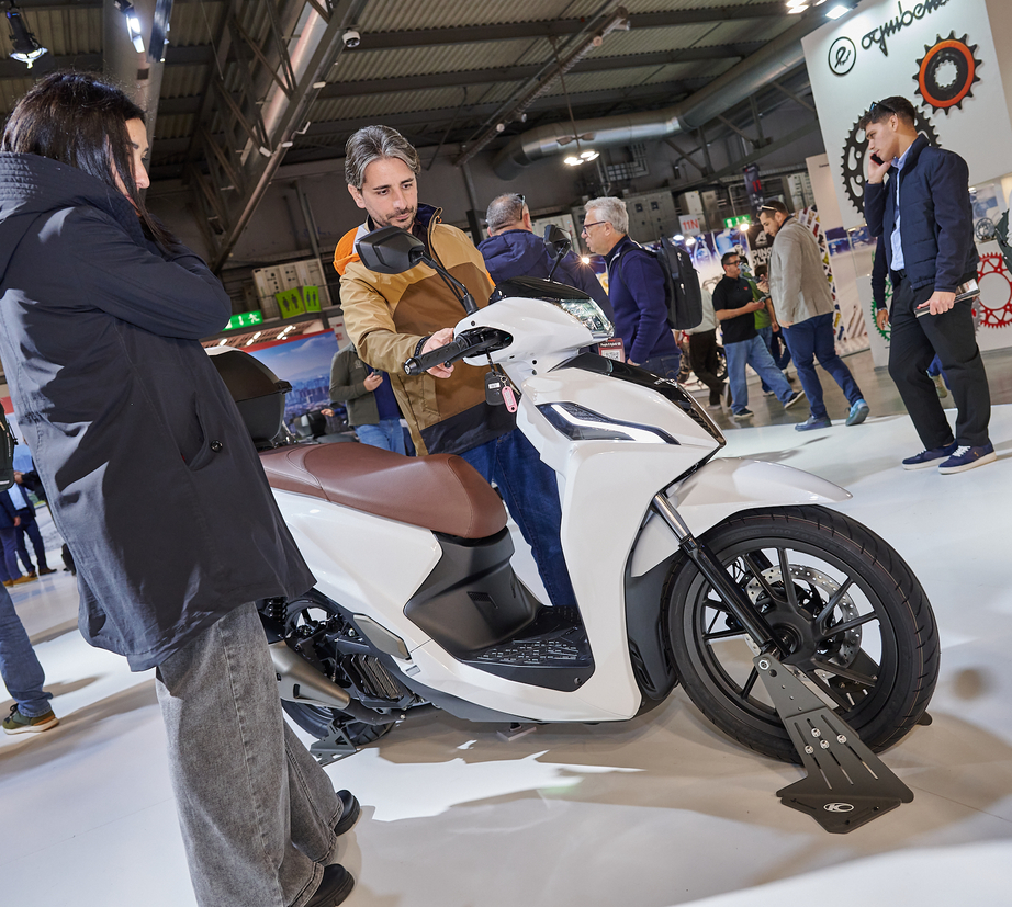 PEOPLE R HYBRID DSC_4588