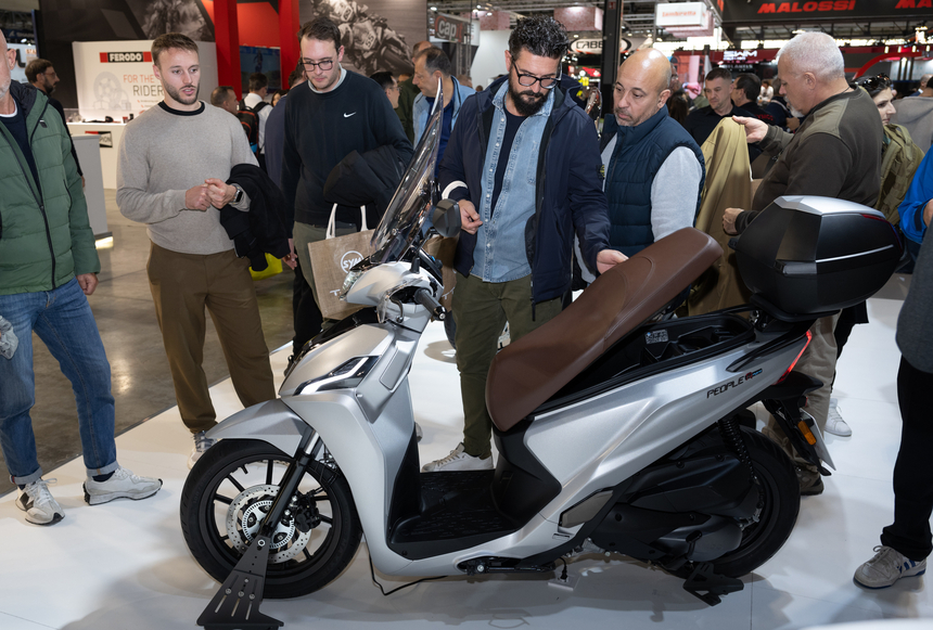 PEOPLE R HYBRID DSC_4648